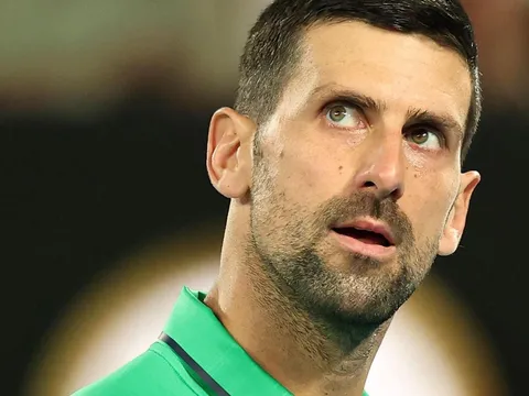 Djokovic áp đảo Tsitsipas, Tien bị loại ở Wimbledon