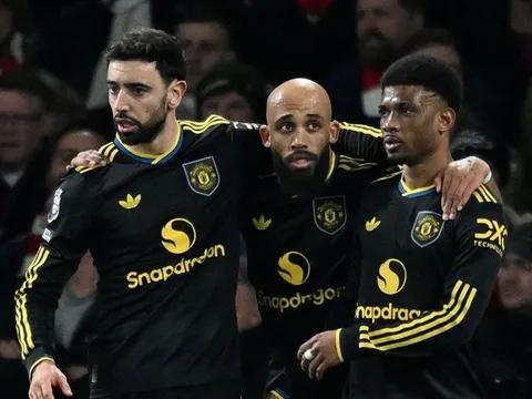 Mbeumo ghi dấu lịch sử, Cunha đối mặt án treo giò