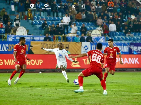 Vòng 13 V.League 2025-2026: Nam Định bị Hà Tĩnh cầm hòa trên sân Thiên Trường