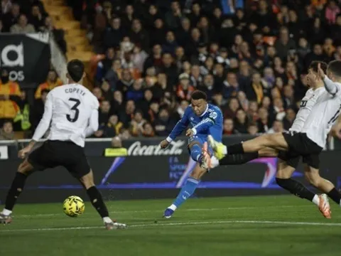 Real Madrid tiếp tục đeo bám Barcelona