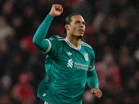 Trung vệ Virgil van Dijk ghi tên vào lịch sử sau trận thắng của Liverpool