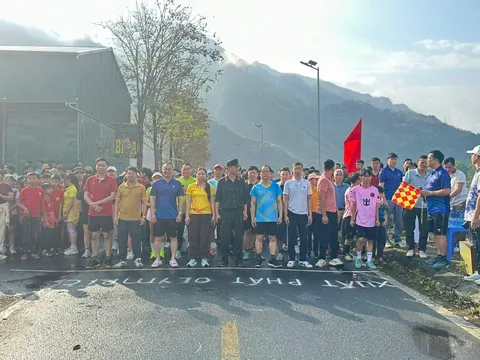 Xã Pa Tần phát động Ngày chạy Olympic vì sức khỏe toàn dân