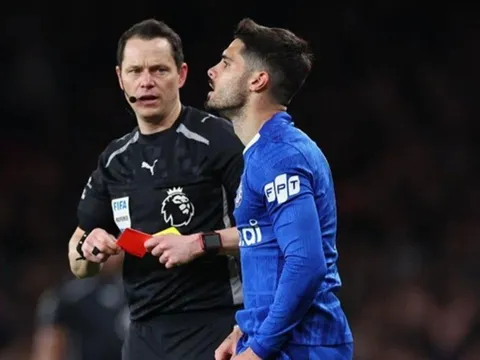 Huấn luyện viên Rosenior của Chelsea thừa nhận vấn đề sau trận thua Arsenal