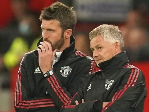 Man United đối mặt sức ép từ huấn luyện viên Michael Carrick, sẵn phương án thay Luke Shaw