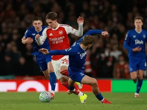 Man City xảy chân, Arsenal tiến gần chức vô địch