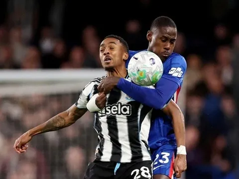 Thất bại trên sân nhà, Chelsea lỡ cơ hội lọt tốp 4 Premier League