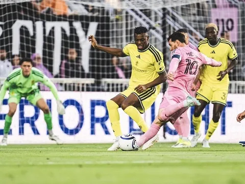 Lionel Messi không trọn niềm vui trong ngày cán mốc 900 bàn thắng