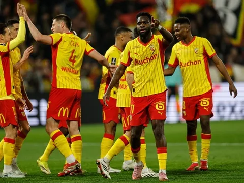 Thắng hủy diệt, Lens chiếm vị trí số 1 từ tay PSG