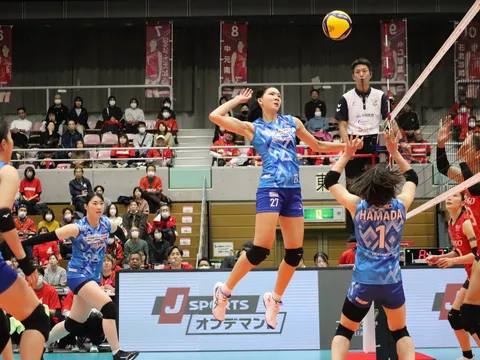 Phụ công Nguyễn Thị Bích Thủy nhận danh hiệu Cầu thủ xuất sắc nhất tại Giải Bóng chuyền vô địch Nhật Bản