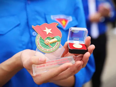 Vinh danh, trao huy hiệu Bác Hồ cho 150 đoàn viên, thanh niên tiêu biểu