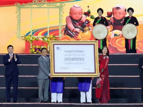 Đón nhận Bằng của UNESCO ghi danh Nghề làm tranh dân gian Đông Hồ và công bố Quần thể di tích và danh thắng Yên Tử - Vĩnh Nghiêm - Côn Sơn - Kiếp Bạc là Di sản văn hóa thế giới