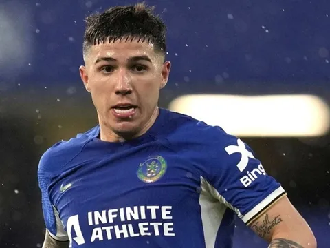 Chelsea lỗ nặng, Enzo Fernandez gây thêm tranh cãi