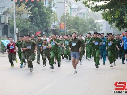 Công an xã Thuận Châu đẩy mạnh phong trào luyện tập thể dục, thể thao