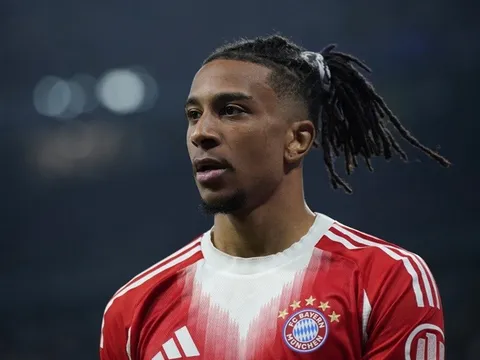 Olise sắp vượt Messi, huấn luyện viên Kompany làm nên lịch sử