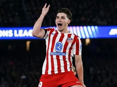 Julian Alvarez đi vào lịch sử, Rashford gây tranh cãi