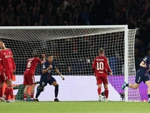 Huấn luyện viên Arne Slot nhận phán quyết về tương lai