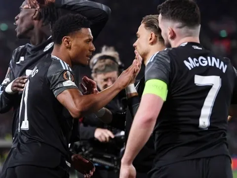 Aston Villa thắng cách biệt ở lượt đi tứ kết Europa League