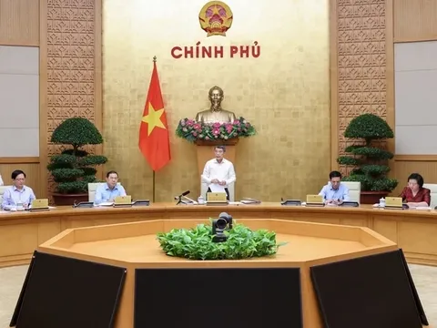 Đẩy mạnh sắp xếp, tinh gọn đầu mối tổ chức bên trong của các bộ, ngành