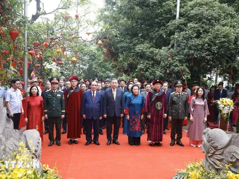 Trang nghiêm Lễ dâng hương tưởng niệm các Vua Hùng trên đỉnh núi Nghĩa Lĩnh