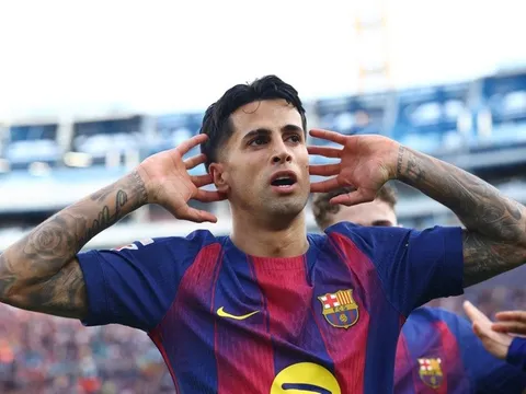 Hậu vệ Joao Cancelo hướng tới kỷ lục "độc nhất vô nhị"