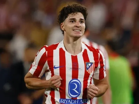 Barcelona hỏi mua Julian Alvarez của Atletico Madrid
