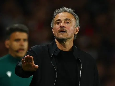 Huấn luyện viên Enrique và trung vệ Marquinhos đi vào lịch sử Champions League