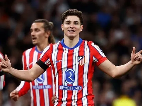 Julian Alvarez đi vào lịch sử trong ngày Atletico Madrid cầm hòa Arsenal