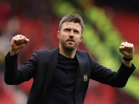 Huấn luyện viên Michael Carrick và Matheus Cunha đi vào lịch sử