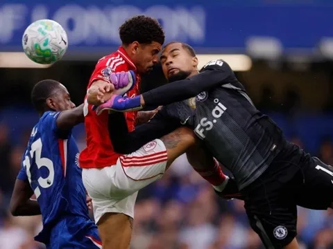 Chelsea thua đậm Nottingham Forest ngay tại Stamford Bridge