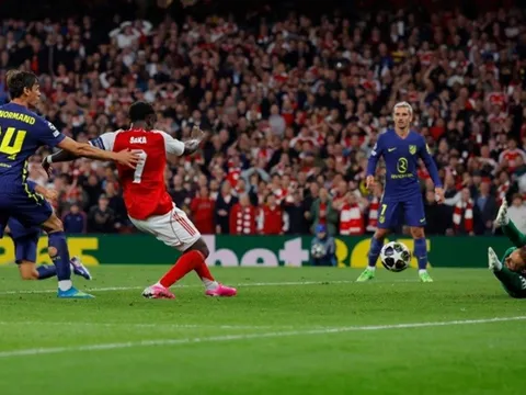 Arsenal giành vé vào chung kết Champions League