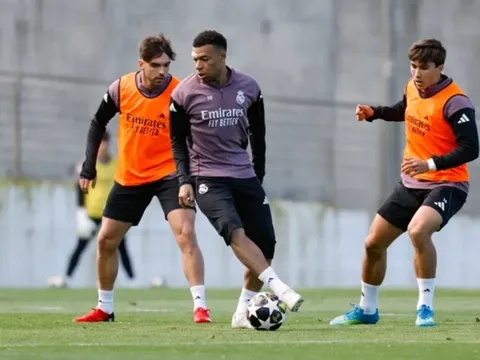 Kylian Mbappe xúc phạm huấn luyện viên, Real Madrid khủng hoảng nội bộ