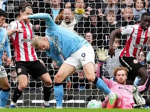 Man City thắp lại hy vọng trong cuộc đua vô địch Premier League