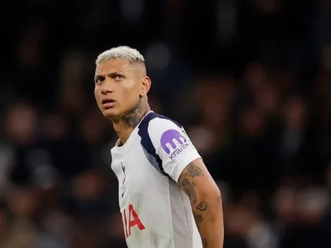 Tottenham chưa thể yên tâm trong cuộc chiến trụ hạng