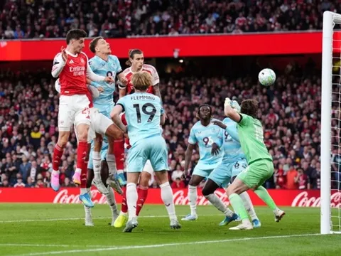 Arsenal tiến sát chức vô địch Premier League sau trận thắng Burnley