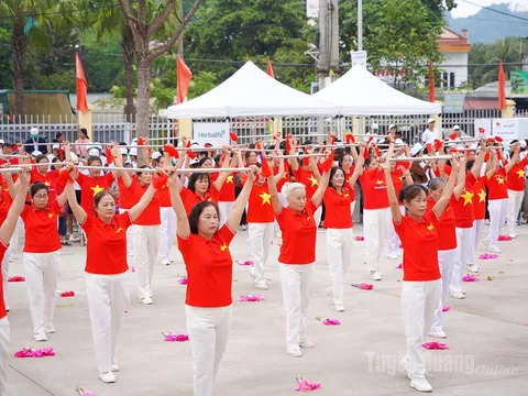 Tổ chức Lễ phát động phong trào “Mỗi người dân lựa chọn ít nhất một môn thể thao phù hợp để tập luyện thường xuyên”
