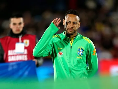 Chấn thương nặng hơn dự kiến, Neymar vẫn được đội tuyển Brazil giữ lại