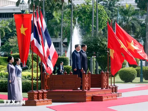 Lễ đón trọng thể Tổng Bí thư, Chủ tịch nước và Phu nhân thăm chính thức Vương quốc Thái Lan