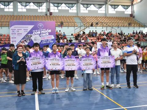 Hơn 600 vận động viên tham dự Giải Cầu lông trao suất học bổng cho các em có hoàn cảnh đặc biệt
