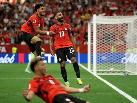 Salah tỏa sáng giúp Ai Cập giành chiến thắng đầu tiên trong lịch sử tham dự World Cup