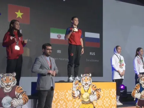 Võ sĩ Huỳnh Hà Hữu Hiếu giành huy chương vàng Giải vô địch Muay thế giới 2026