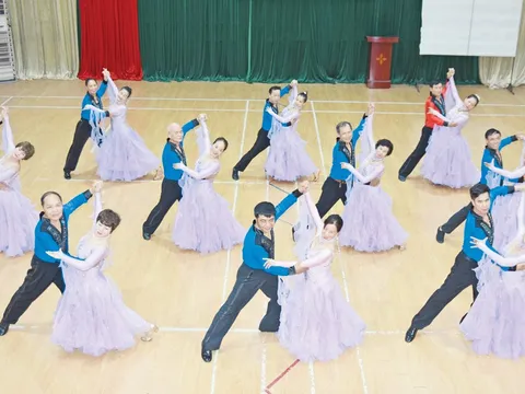 Người cao tuổi Bắc Ninh tích cực luyện tập khiêu vũ thể thao