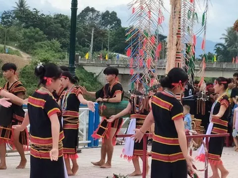 Đẩy mạnh bảo tồn và phát huy văn hóa truyền thống các dân tộc thiểu số