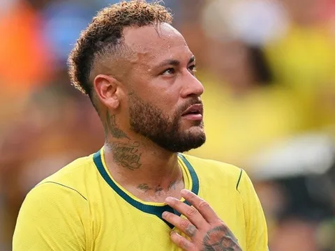 Neymar nghẹn ngào chia tay tuyển Brazil