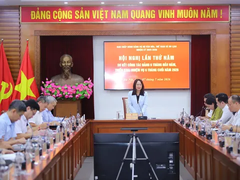 Tiếp tục đổi mới tư duy quản lý theo hướng kiến tạo phát triển, lấy hoàn thiện thể chế làm khâu đột phá, lấy khoa học công nghệ, đổi mới sáng tạo và chuyển đổi số làm động lực