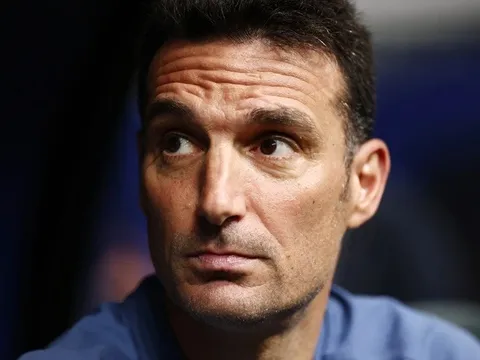Huấn luyện viên Scaloni san bằng kỷ lục 36 năm, Argentina đối mặt nguy cơ bị FIFA kỷ luật