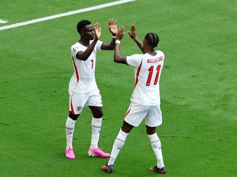 Tranh cãi quanh quyết định của ông Tuchel sau màn bùng nổ của Saka và Rashford