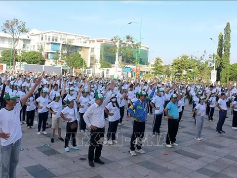 Trên 1.000 người tham gia Chương trình Toàn dân tập luyện thể dục thể thao