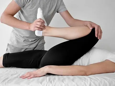 Bạn Trí Đức - ở Đồng Nai hỏi: Xin cho biết các biện pháp phòng tránh chấn thương khi chơi thể thao?