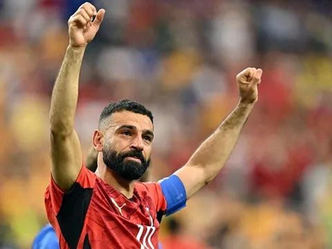 Salah chọn bến đỗ bất ngờ, Stones được Juventus theo đuổi