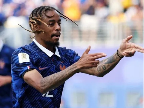 PSG ra giá kỷ lục cho Barcola, thủ môn "hiện tượng" World Cup đổi đời